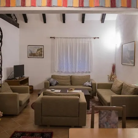 Lohovo House