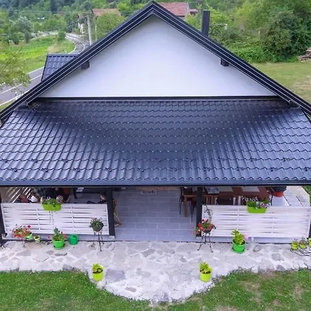 Lohovo House فيلة بيهاتش