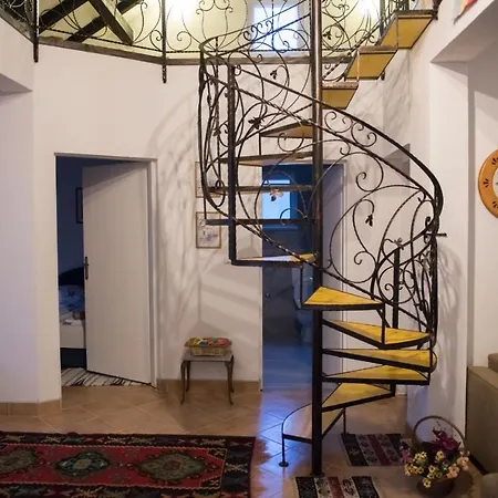 Lohovo House بيهاتش